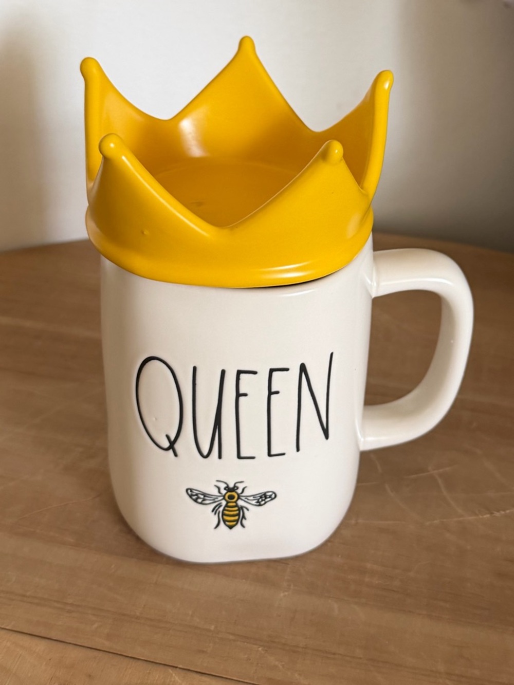 Rae Dunn WHITE 'QUEEN' Mug with Yellow Crown Lid
